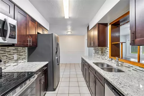 Kitchen - 1111 Caballero Rd, Ocoee, FL 34761 photo 3 of 3
