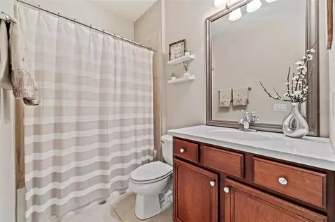 Bath - 412 Douglas Edward Dr, Ocoee, FL 34761 photo 4 of 4