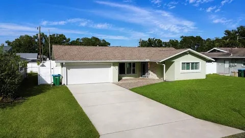 5669 45th Ave N, Kenneth City, FL 33709