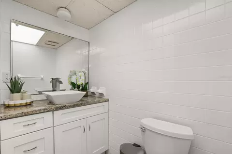 Bath - 508 Ohio Blvd, Eustis, FL 32726 photo 2 of 2