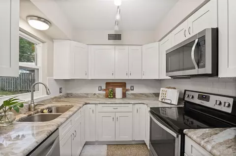 Kitchen - 508 Ohio Blvd, Eustis, FL 32726 photo 2 of 3