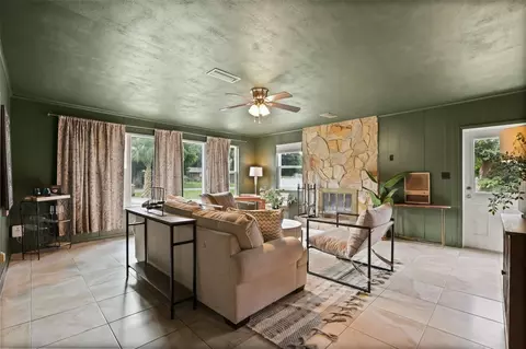 Living - 508 Ohio Blvd, Eustis, FL 32726 photo 4 of 4
