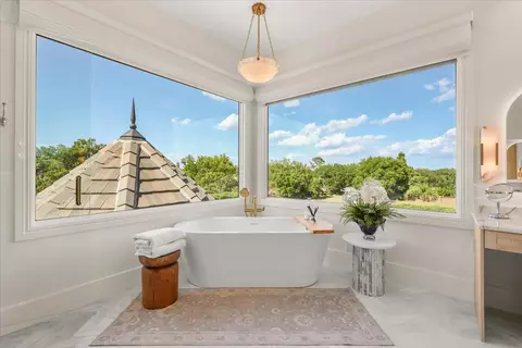 Bath - 12237 Park Ave, Windermere, FL 34786 photo 6 of 11