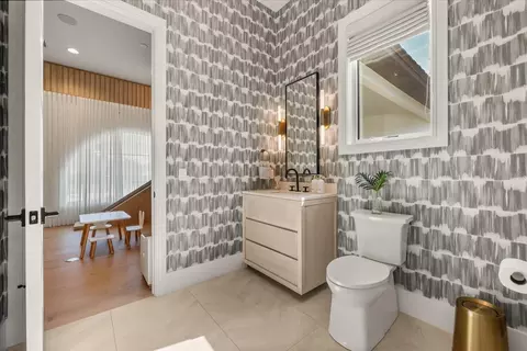 Bath - 12237 Park Ave, Windermere, FL 34786 photo 9 of 11