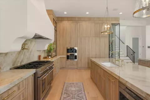Kitchen - 12237 Park Ave, Windermere, FL 34786 photo 2 of 6