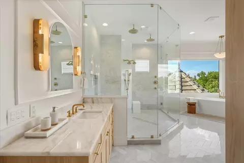 Bath - 12237 Park Ave, Windermere, FL 34786 photo 4 of 11