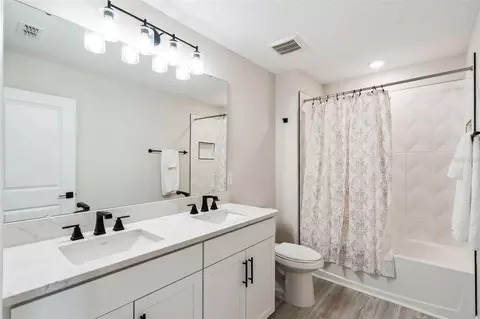 Bath - 4148 Southern Vista Loop, Saint Cloud, FL 34772 photo 2 of 3