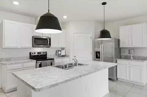Kitchen - 417 Corso Loop, Winter Haven, FL 33884 photo 1 of 2