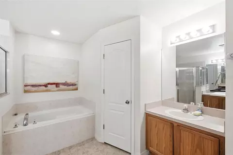 Bath - 10320 Vista Pines Loop, Clermont, FL 34711 photo 2 of 4