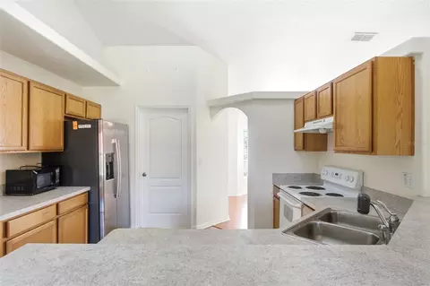 Kitchen - 10320 Vista Pines Loop, Clermont, FL 34711 photo 2 of 3