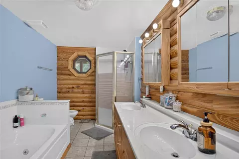 Bath - 5365 Paces Landing Rd, Mims, FL 32754 photo 2 of 8