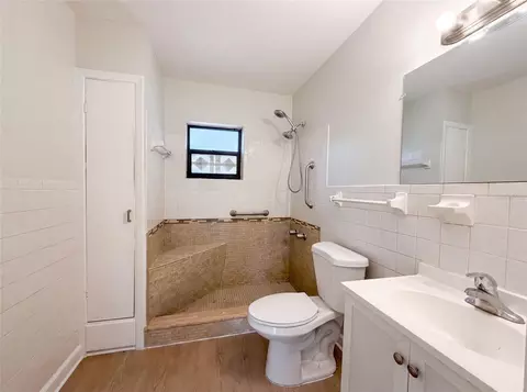 Bath - 2630 SE 8th Ave, Ocala, FL 34471 photo 1 of 3