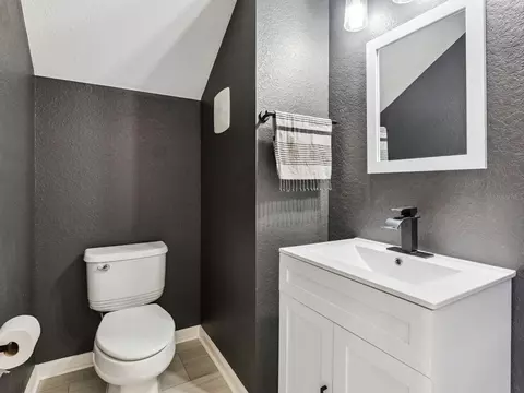 Bath - 7712 Fordson Ln, Windermere, FL 34786 photo 3 of 3