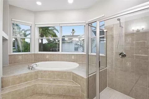 Bath - 9009 Riverview Dr, Riverview, FL 33578 photo 9 of 11