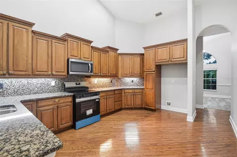 Kitchen - 9009 Riverview Dr, Riverview, FL 33578 photo 4 of 6
