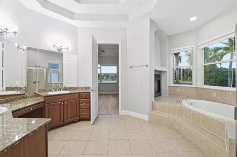 Bath - 9009 Riverview Dr, Riverview, FL 33578 photo 10 of 11