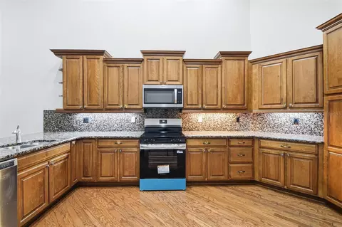 Kitchen - 9009 Riverview Dr, Riverview, FL 33578 photo 5 of 6