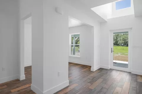 Entry Way - 967 Cr 753s, Webster, FL 33597 photo 2 of 5