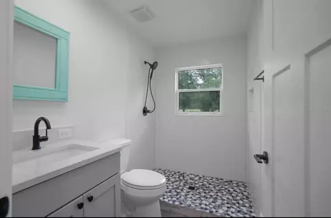 Bath - 967 Cr 753s, Webster, FL 33597 photo 4 of 4