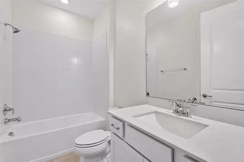 Bath - 9426 Lamine Way, Parrish, FL 34219 photo 1 of 4