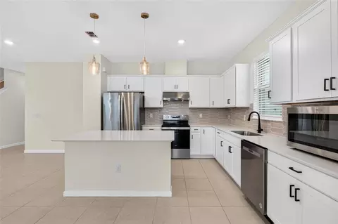 Kitchen - 9426 Lamine Way, Parrish, FL 34219 photo 3 of 5