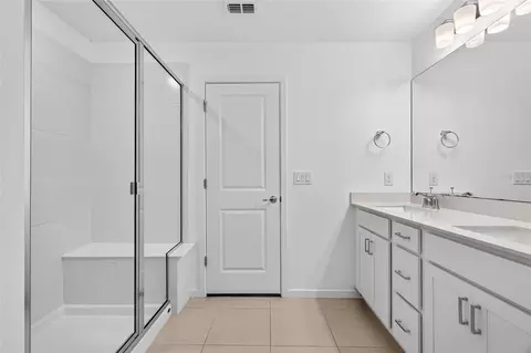 Bath - 9426 Lamine Way, Parrish, FL 34219 photo 3 of 4
