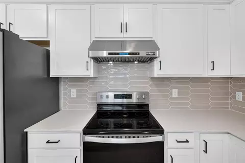 Kitchen - 9426 Lamine Way, Parrish, FL 34219 photo 5 of 5