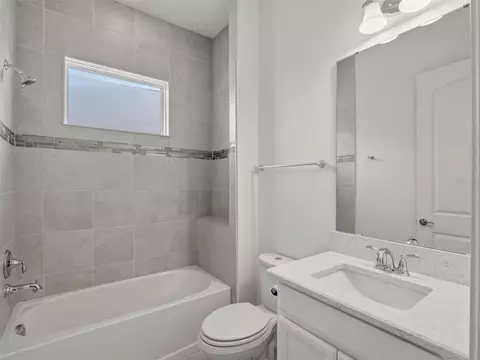 Bath - 2680 Redblush Ter, Saint Cloud, FL 34772 photo 7 of 8