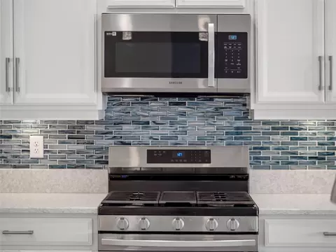 Kitchen - 2680 Redblush Ter, Saint Cloud, FL 34772 photo 6 of 9