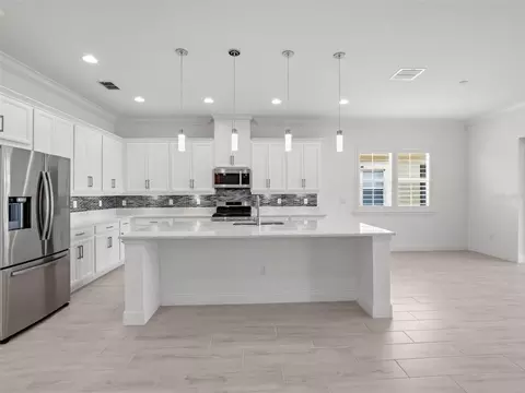 Kitchen - 2680 Redblush Ter, Saint Cloud, FL 34772 photo 3 of 9