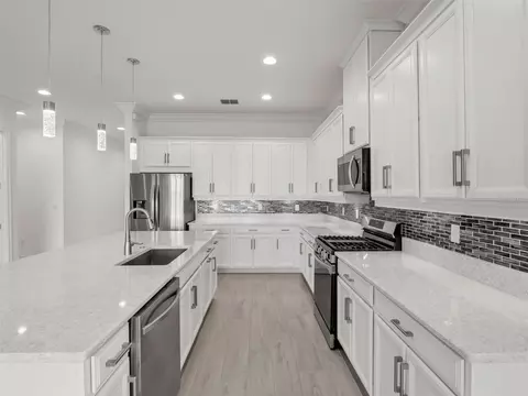 Kitchen - 2680 Redblush Ter, Saint Cloud, FL 34772 photo 5 of 9