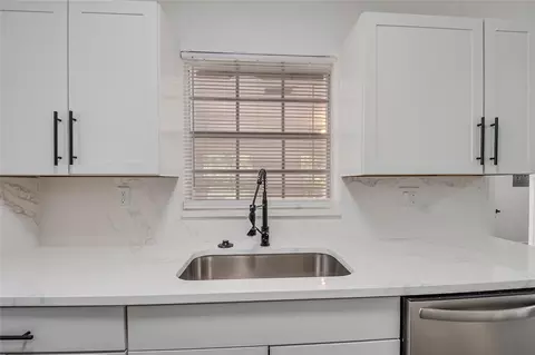 Kitchen - 922 Bates Ave, Eustis, FL 32726 photo 4 of 4