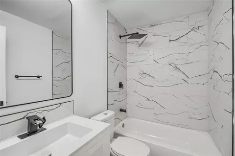 Bath - 922 Bates Ave, Eustis, FL 32726 photo 1 of 1