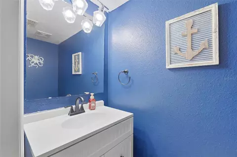 Bath - 800 Marietta Ln, Eustis, FL 32726 photo 1 of 4