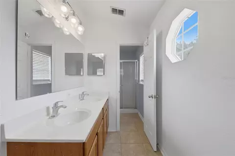 Bath - 800 Marietta Ln, Eustis, FL 32726 photo 3 of 4