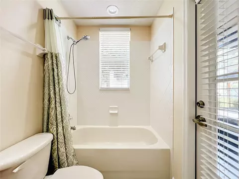 Bath - 656 Postrio Way, Ocoee, FL 34761 photo 7 of 10