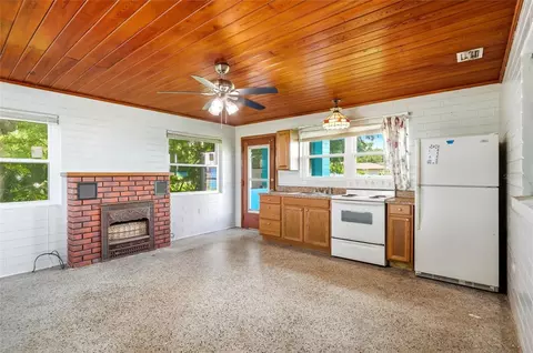 Living - 211 Lakeshore Blvd, Saint Cloud, FL 34769 photo 5 of 6