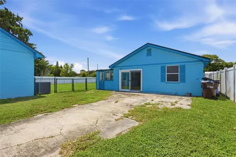 Exterior - 211 Lakeshore Blvd, Saint Cloud, FL 34769 photo 10 of 16