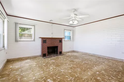 Living - 211 Lakeshore Blvd, Saint Cloud, FL 34769 photo 2 of 6