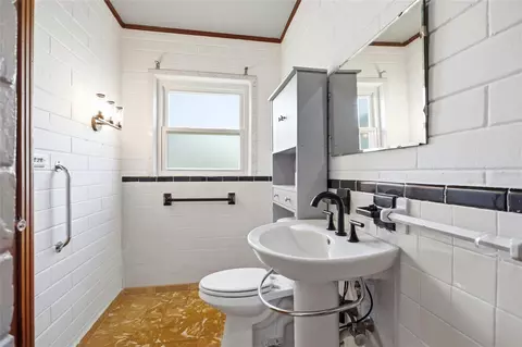Bath - 211 Lakeshore Blvd, Saint Cloud, FL 34769 photo 2 of 6