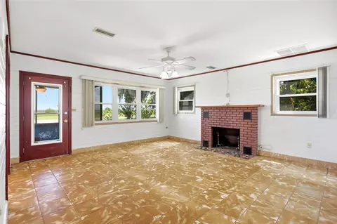 Living - 211 Lakeshore Blvd, Saint Cloud, FL 34769 photo 4 of 6