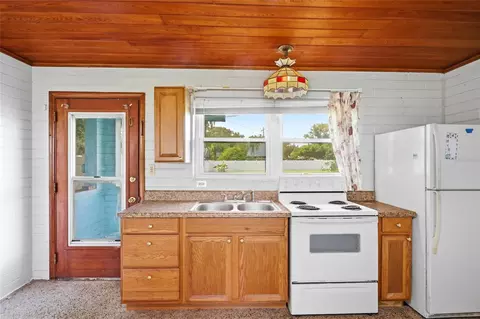 Kitchen - 211 Lakeshore Blvd, Saint Cloud, FL 34769 photo 1 of 8