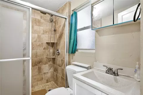 Bath - 211 Lakeshore Blvd, Saint Cloud, FL 34769 photo 6 of 6