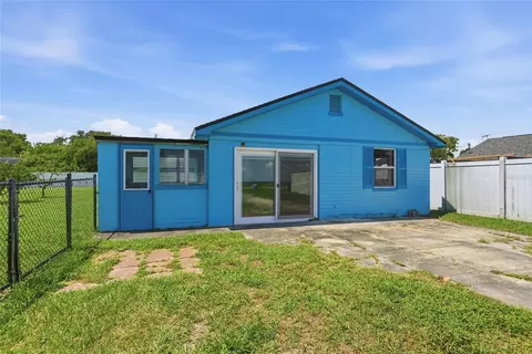 Exterior - 211 Lakeshore Blvd, Saint Cloud, FL 34769 photo 12 of 16