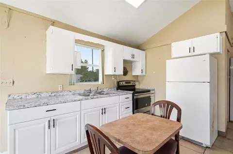 Kitchen - 211 Lakeshore Blvd, Saint Cloud, FL 34769 photo 7 of 8