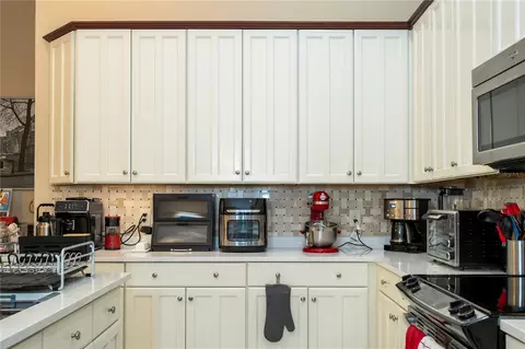 Kitchen - 10301 Oakview Pointe Ter, Gotha, FL 34734 photo 3 of 7