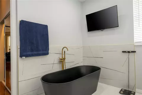 Bath - 10301 Oakview Pointe Ter, Gotha, FL 34734 photo 8 of 10