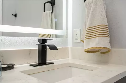 Bath - 10301 Oakview Pointe Ter, Gotha, FL 34734 photo 6 of 10