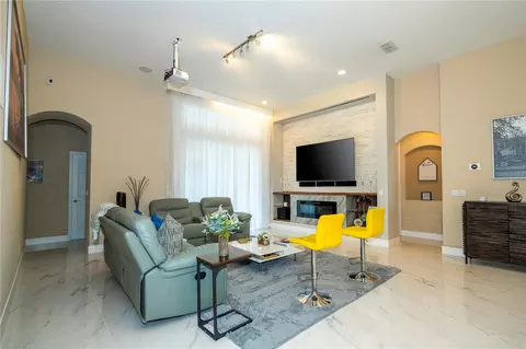 Living - 10301 Oakview Pointe Ter, Gotha, FL 34734 photo 2 of 6