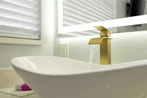 Bath - 10301 Oakview Pointe Ter, Gotha, FL 34734 photo 10 of 10